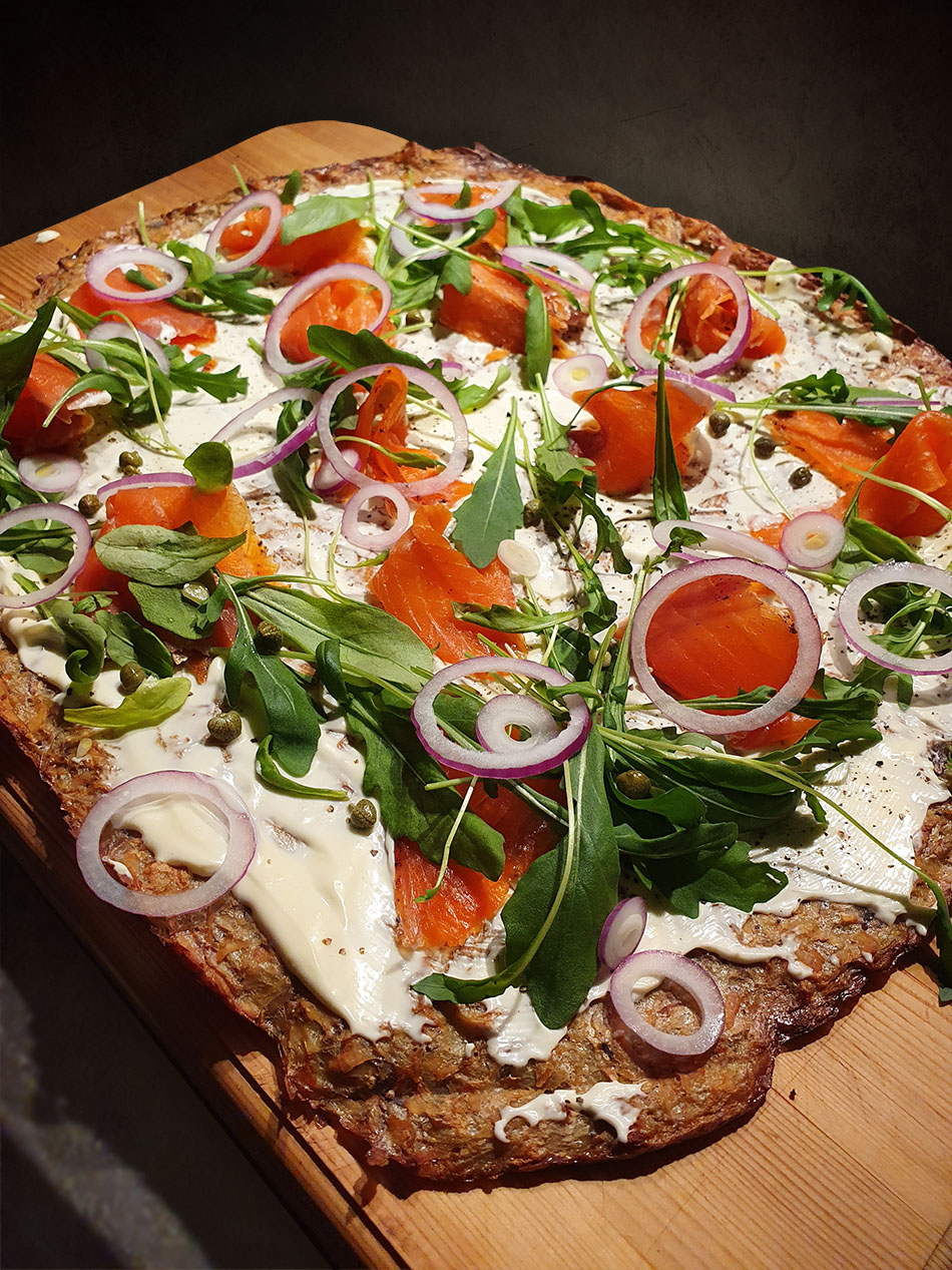 Röstipizza kylmäsavulohella