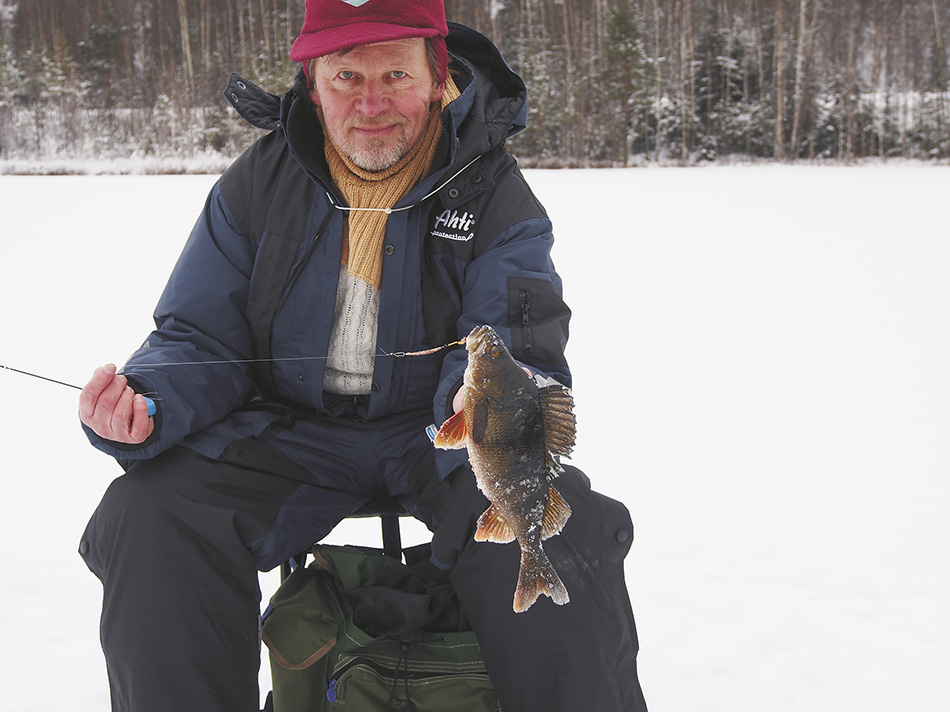 plikintä, pilkkitarvikkeet, ahventa pilkillä