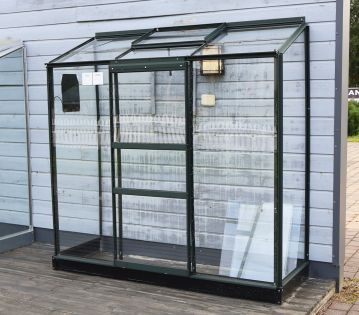 VISNINGSMODELL JAKOBSTAD Växthus Halls Altan 1,3 m² glas, grön stomme