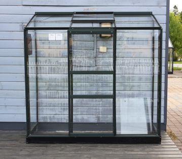 VISNINGSMODELL JAKOBSTAD Växthus Halls Altan 1,3 m² glas, grön stomme