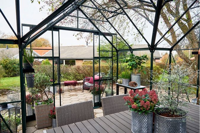 Halls Icon Gardenhouse 13 m² Musta