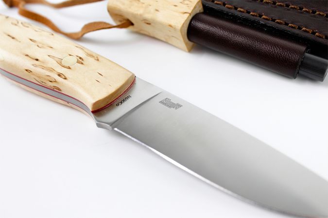 Kniv Brisa Trapper 95 Firesteel, Curly Birch